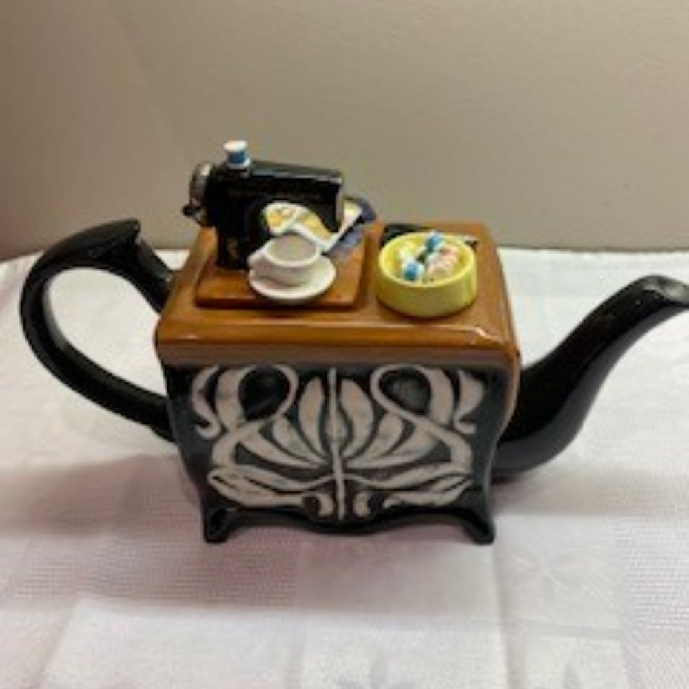 Collectible Tea Pots - Picture 9 of 10